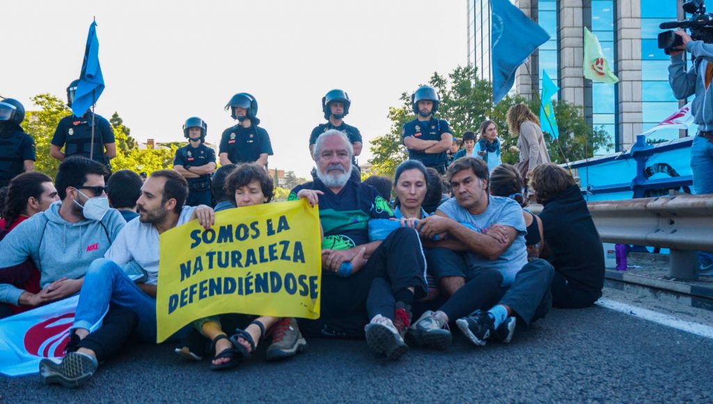 Rebels in the first line of an action with a banner: we are nature defending itself