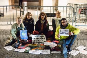 Vaga de fam por el clima: Rebels en Plaza St. Jaume a Barcelona
