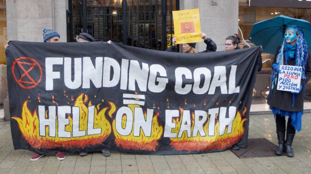 Cartel: Finançant carboni = infern a la terra